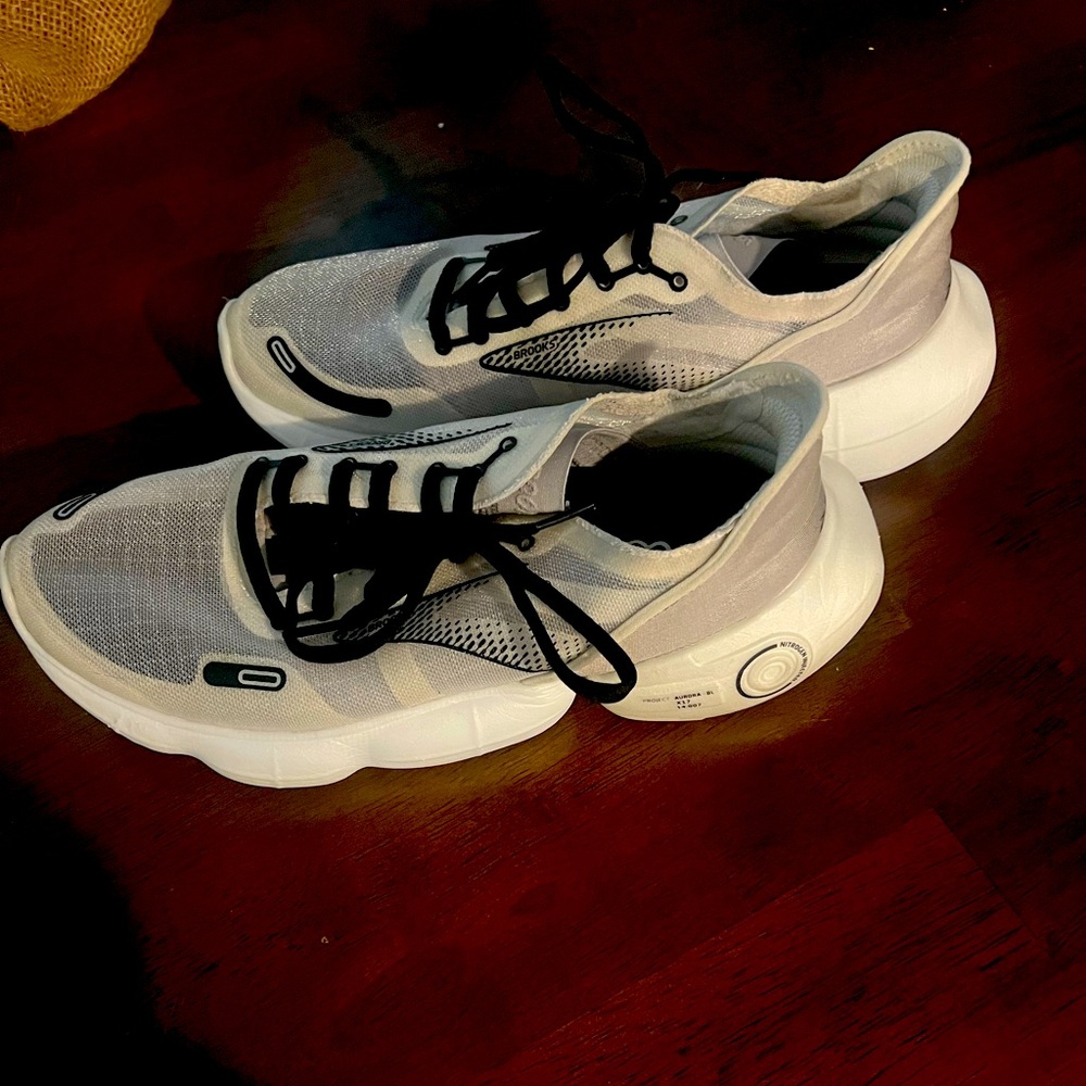 Brooks Aurora-BL